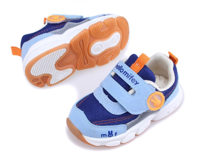 Breathable mesh sports shoes for infants and young children